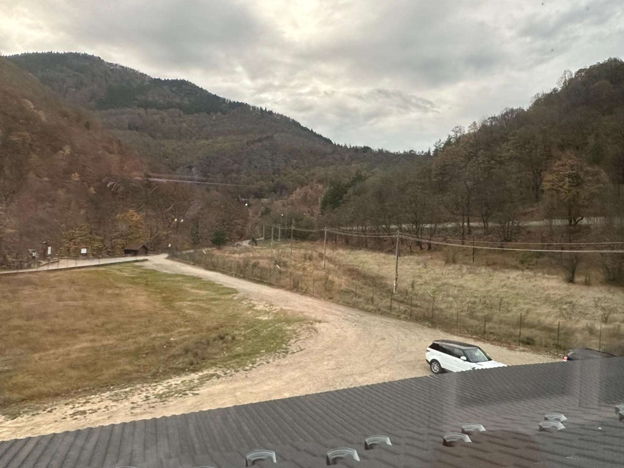 Pensiunea Cascada Putnei Lepşa エクステリア 写真